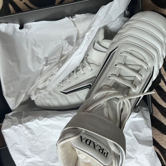 Brand new never worn authentic Prada men’s sneaker. - Picture 7 of 8